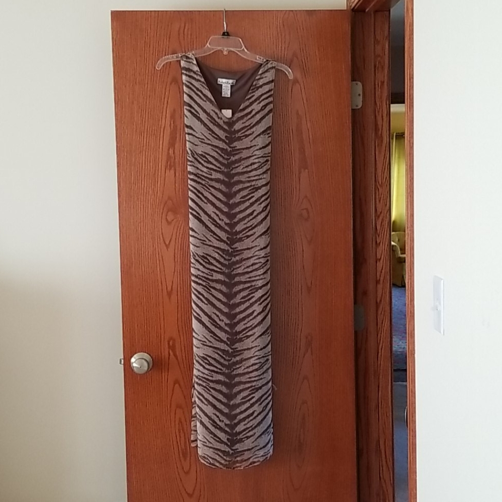Dress - Picture 2 of 3